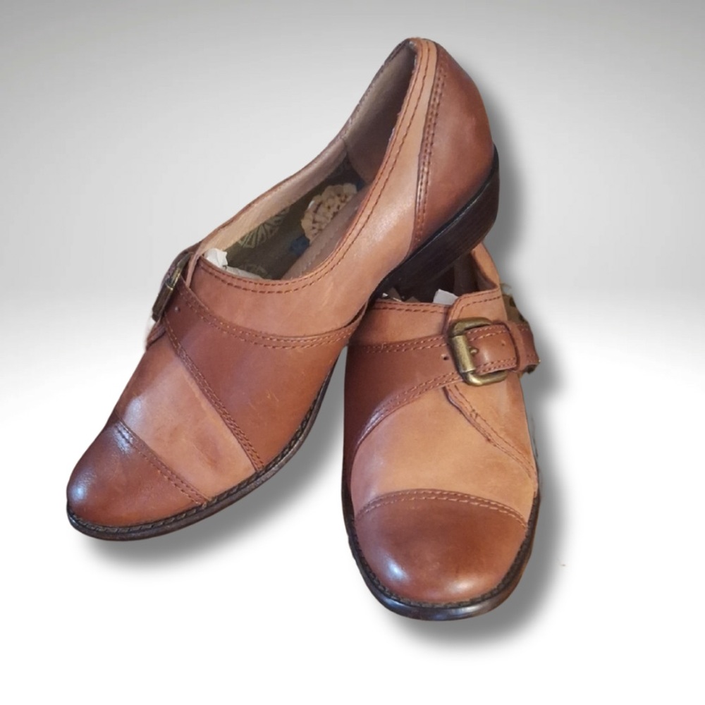 Fossil Women's Two-Tone Brown Leather Oxfords with Buckle